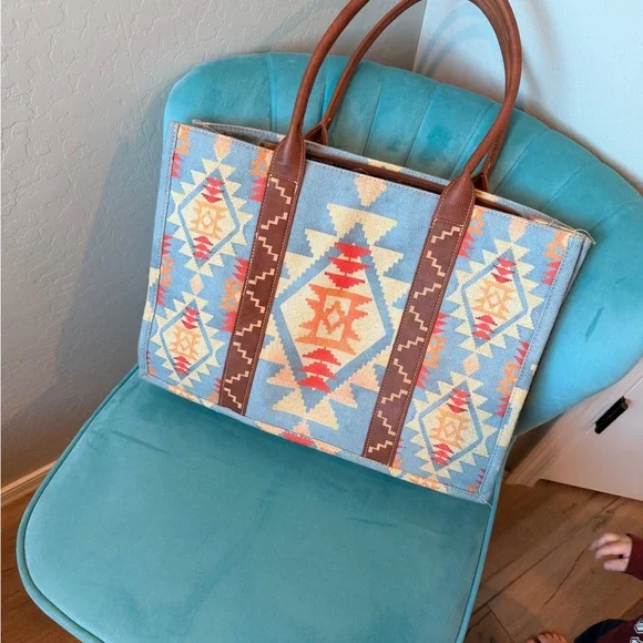 Wrangler Aztec Pattern Tote in Blue and Brown - Picture 3 of 3